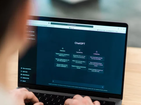 OpenAI actualiza ChatGPT: así funciona el nuevo modo para hablar con la app sin tocar la pantalla OpenAI actualiza ChatGPT: así funciona el nuevo modo para hablar con la app sin tocar la pantalla