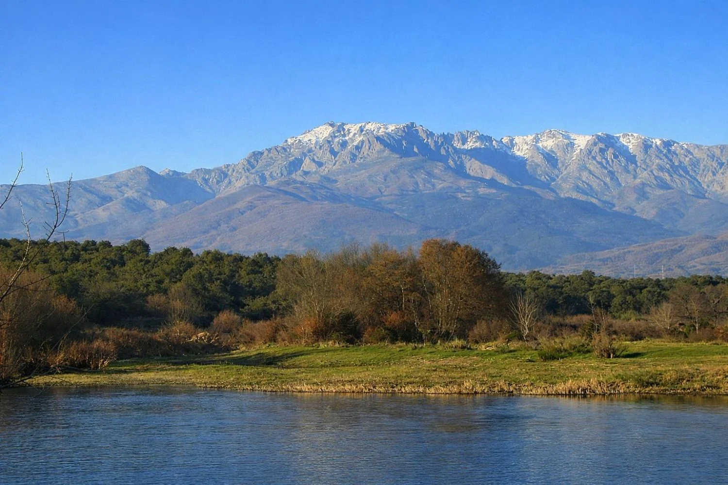 El paraíso secreto de Ávila con cascadas cristalinas donde la temperatura veraniega baja diez grados El paraíso secreto de Ávila con cascadas cristalinas donde la temperatura veraniega baja diez grados
