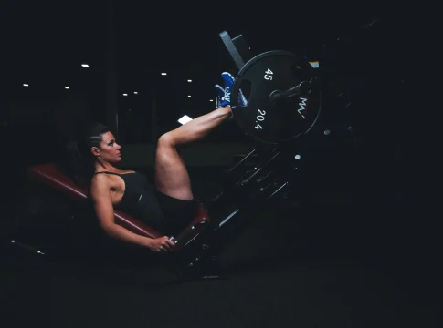 hanging-leg-raise-tecnica-core-portada hanging leg raise técnica