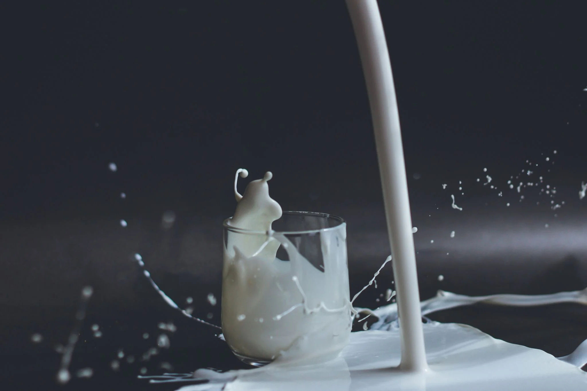 La leche cruda no es un superalimento: los riesgos que debes conocer 1 Merca2 leche sin pasteurizar