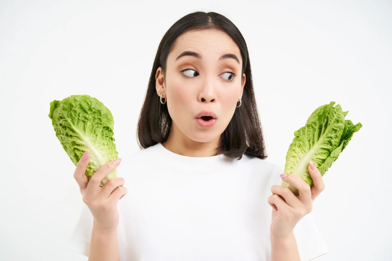 El peligro invisible en la lechuga de verano que el agua sola no logra eliminar