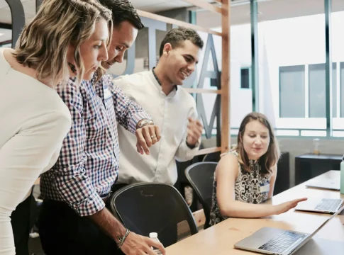 meta-proceso-despidos-objetivos-sin-ia-portada despidos en startups