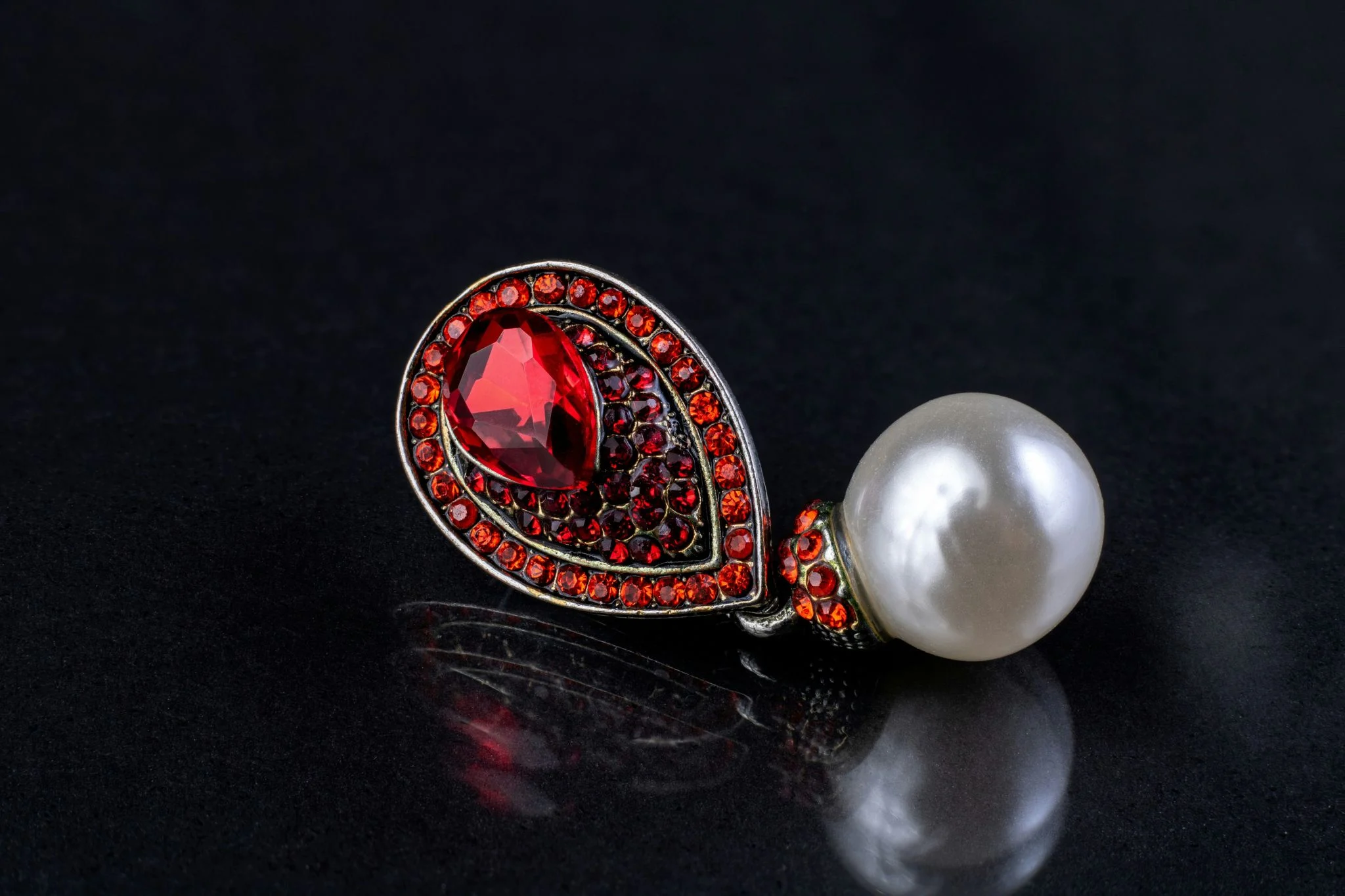 Mikimoto Chrome Hearts perlas