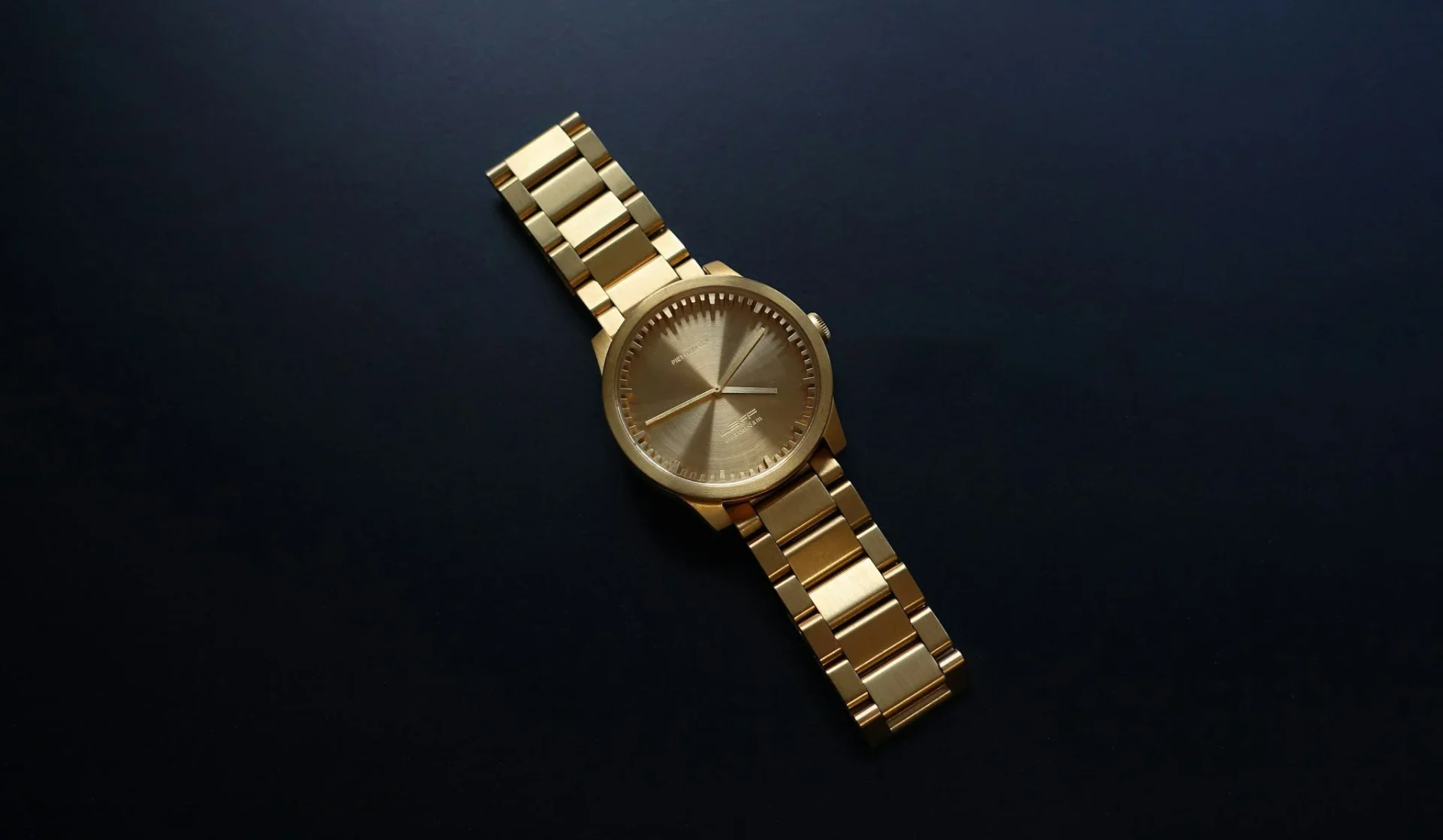 moonswatch-dorado-570-dolares-cuestionar-portada MoonSwatch dorado 570 dólares