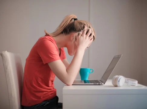 ocde-padres-trabajo-no-existe