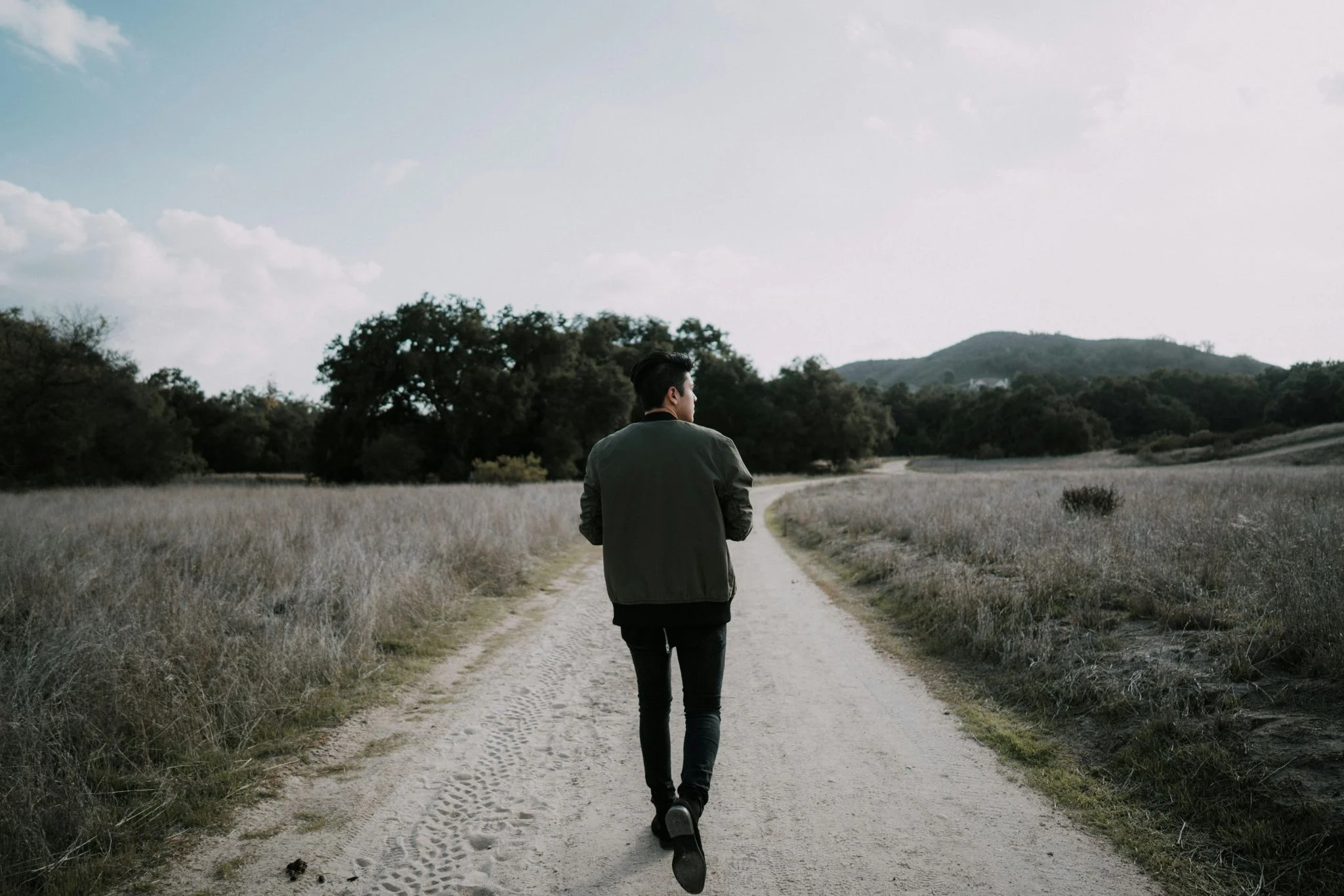 Power walking beneficios: cómo aumentar la quema calórica en solo 10 minutos 1 Merca2 caminar rápido quema calorías