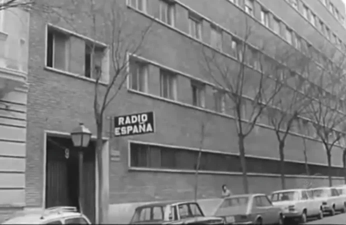 Los 40 Principales y el locutor que nunca ficharon: una historia de amor no correspondido y radio que olía a vinilo 4 Merca2 radio espana top40 Merca2
