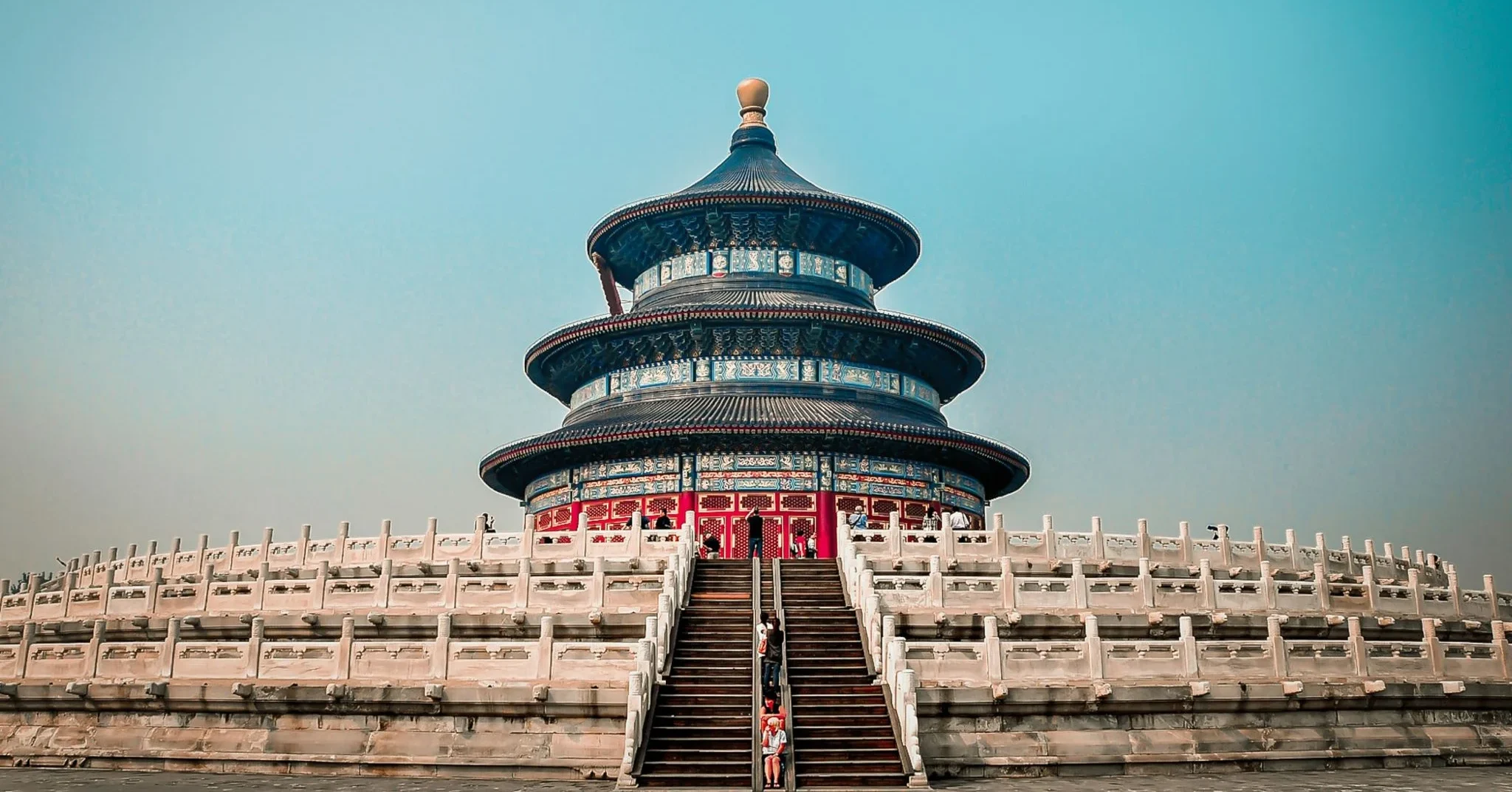 Nueva regulación china de IA: Doubao y Qwen desactivarán sus agentes personalizados