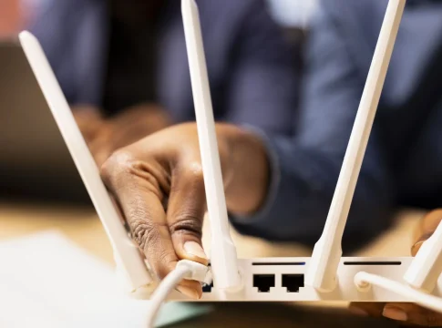 El gesto con el router que los expertos piden hacer hoy si notas que el Wi-Fi te va lento en casa El gesto con el router que los expertos piden hacer hoy si notas que el Wi-Fi te va lento en casa