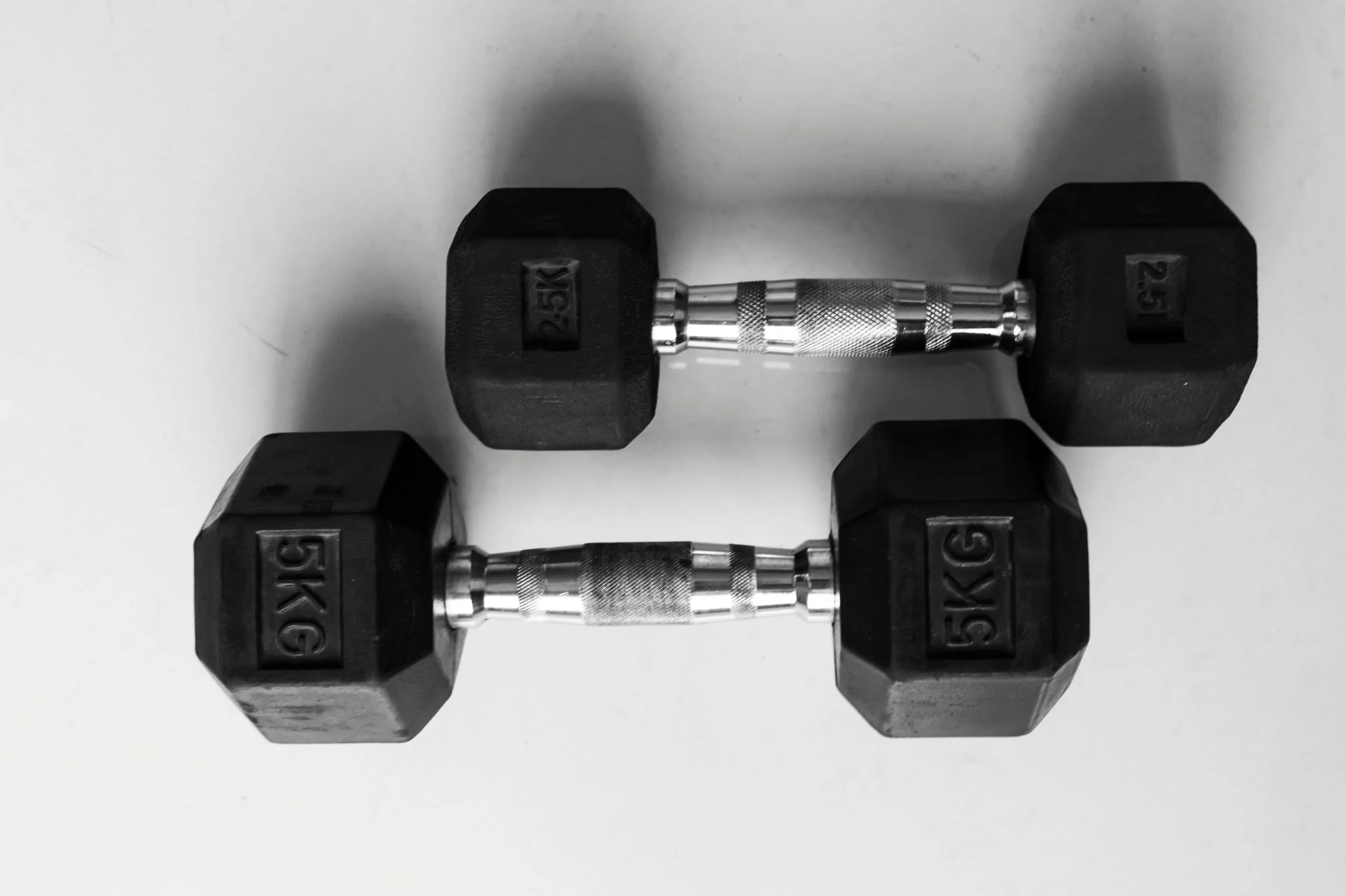 Rutina Nickels and Dimes: los dos ejercicios que construyen músculo rápido y cómo progresar según tu nivel 1 Merca2 entrenamiento fuerza dos ejercicios