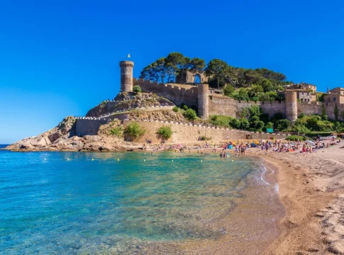 La Costa Brava abre esta cala oculta que ya compite con Ibiza en reservas de agosto La Costa Brava abre esta cala oculta que ya compite con Ibiza en reservas de agosto