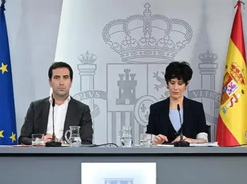Carlos Cuerpo y Elma Saiz, durante una rueda de prensa Pool Moncloa Borja Puig de la Bellacasa Carlos Cuerpo y Elma Saiz, durante una rueda de prensa | Pool Moncloa/Borja Puig de la Bellacasa (Servimedia)