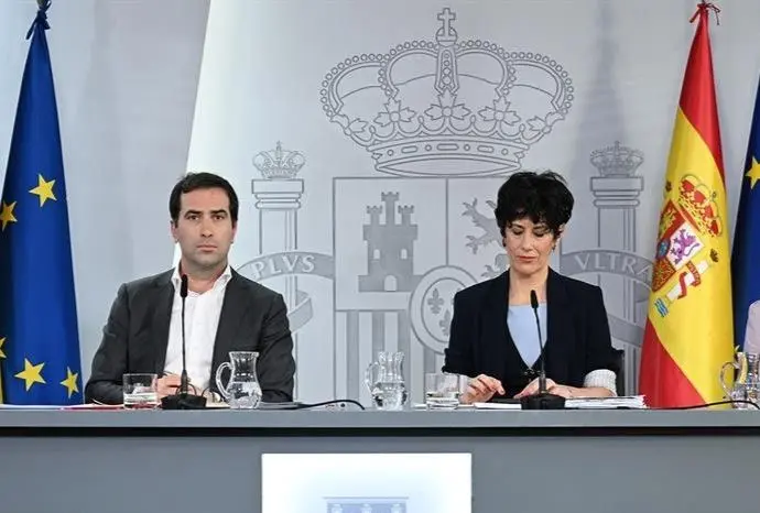 Carlos Cuerpo y Elma Saiz, durante una rueda de prensa Pool Moncloa Borja Puig de la Bellacasa Carlos Cuerpo y Elma Saiz, durante una rueda de prensa | Pool Moncloa/Borja Puig de la Bellacasa (Servimedia)