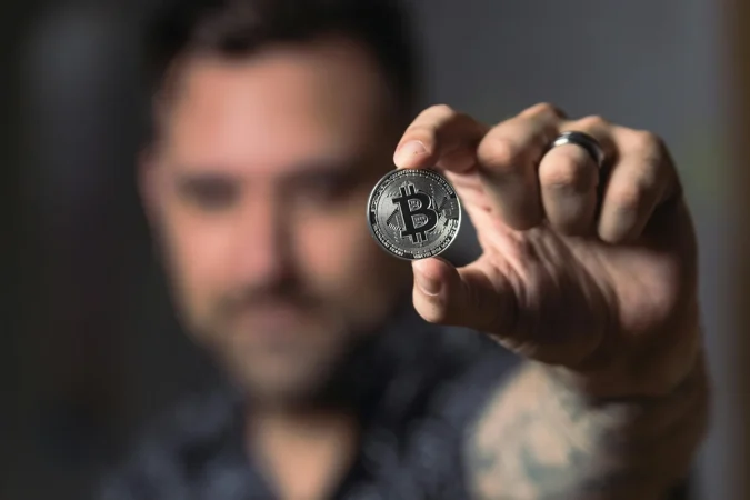 El Banco de España cuestiona el estereotipo del 'criptobro': invierte más en Bolsa que en apuestas 2 Merca2 Imagen: Cripto activos. Fuente: Pexels
