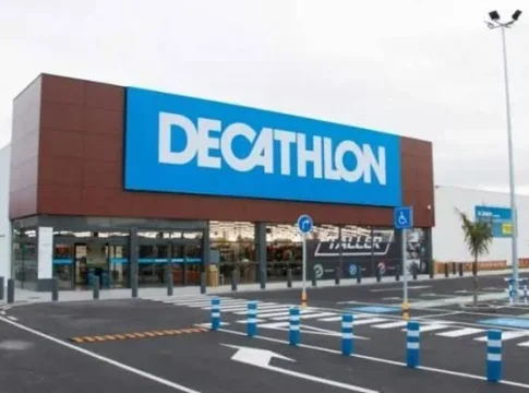 Esta maleta de Decathlon con 4 ruedas multidireccionales baja de 69,99 a 52,99 euros y aguanta cualquier maletero Esta maleta de Decathlon con 4 ruedas multidireccionales baja de 69,99 a 52,99 euros y aguanta cualquier maletero