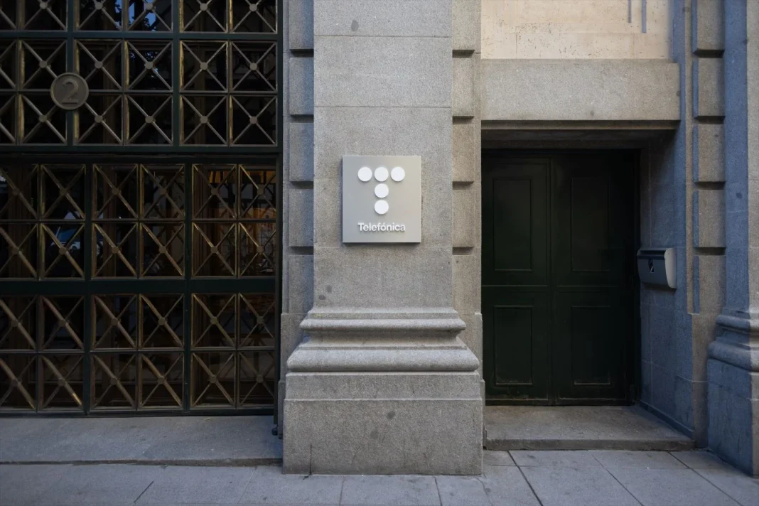 Fachada Telefónica en Gran Via. Fuente Agencias Fachada Telefónica en Gran Via. Fuente Agencias