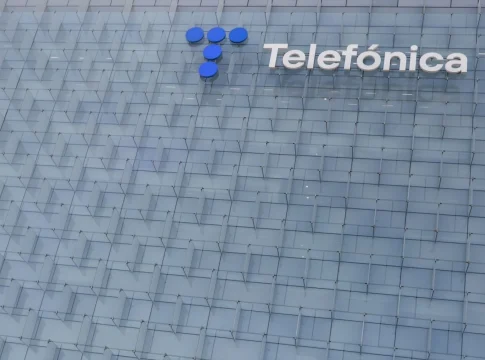 Fachada de la sede de la multinacional española Telefónica, situada en la Ronda de la Comunicación, en el denominado Distrito Telefónica. Fuente: Agencias Fachada de la sede de la multinacional española Telefónica, situada en la Ronda de la Comunicación, en el denominado Distrito Telefónica. Fuente: Agencias
