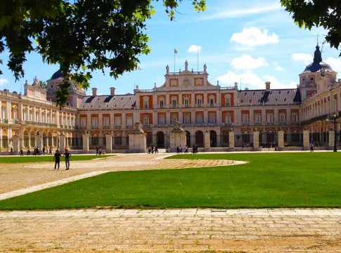 Aranjuez en agosto, el Real Sitio a 49 kilómetros de Madrid que llena sus visitas guiadas cada fin de semana Aranjuez en agosto, el Real Sitio a 49 kilómetros de Madrid que llena sus visitas guiadas cada fin de semana