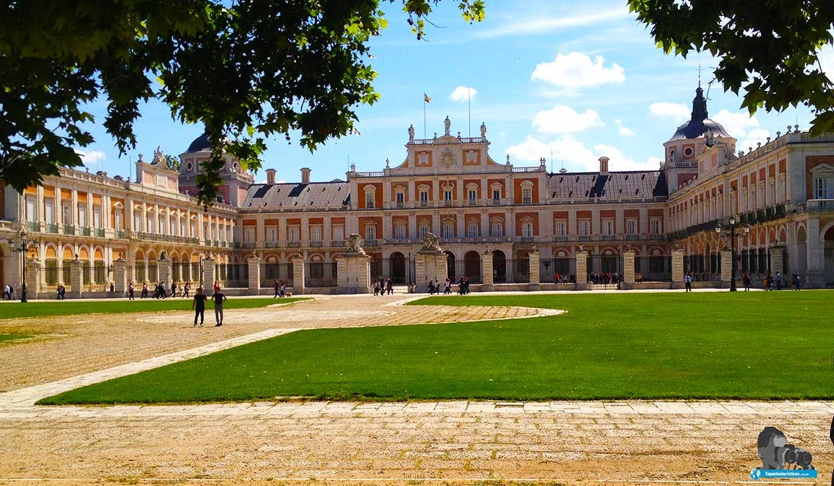 Aranjuez en agosto, el Real Sitio a 49 kilómetros de Madrid que llena sus visitas guiadas cada fin de semana Aranjuez en agosto, el Real Sitio a 49 kilómetros de Madrid que llena sus visitas guiadas cada fin de semana