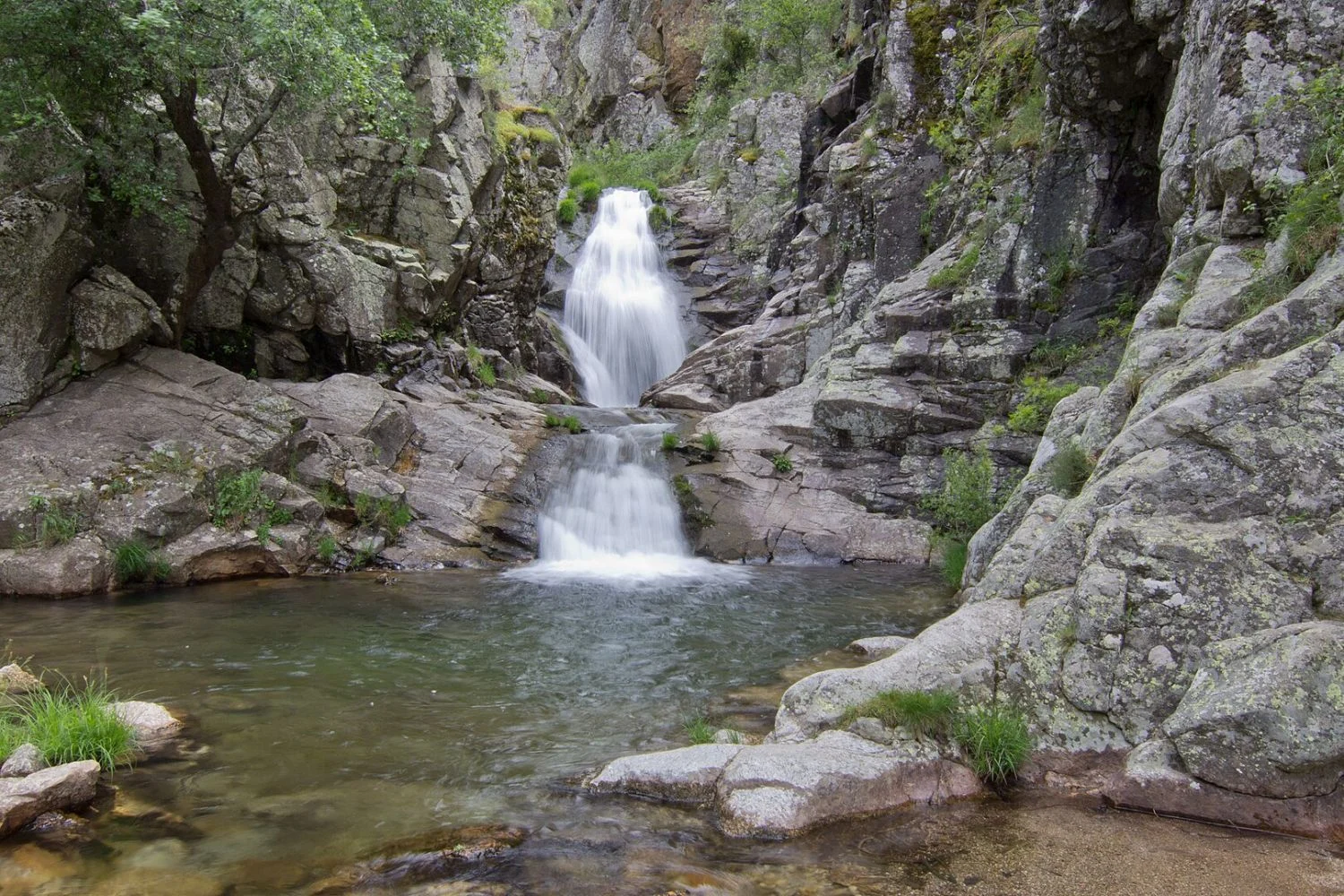 La piscina natural de la Sierra de Madrid a la que se llega en coche y sin pagar entrada