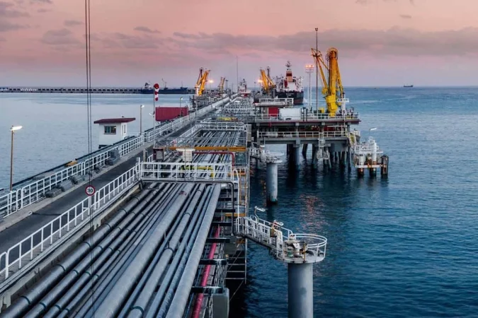 Repsol, IAG y CIE Automotive, son las Ibex 35 con mejor ratio PER tras los resultados trimestrales 1 Merca2 Imagen: Repsol camino de plataforma al mar.