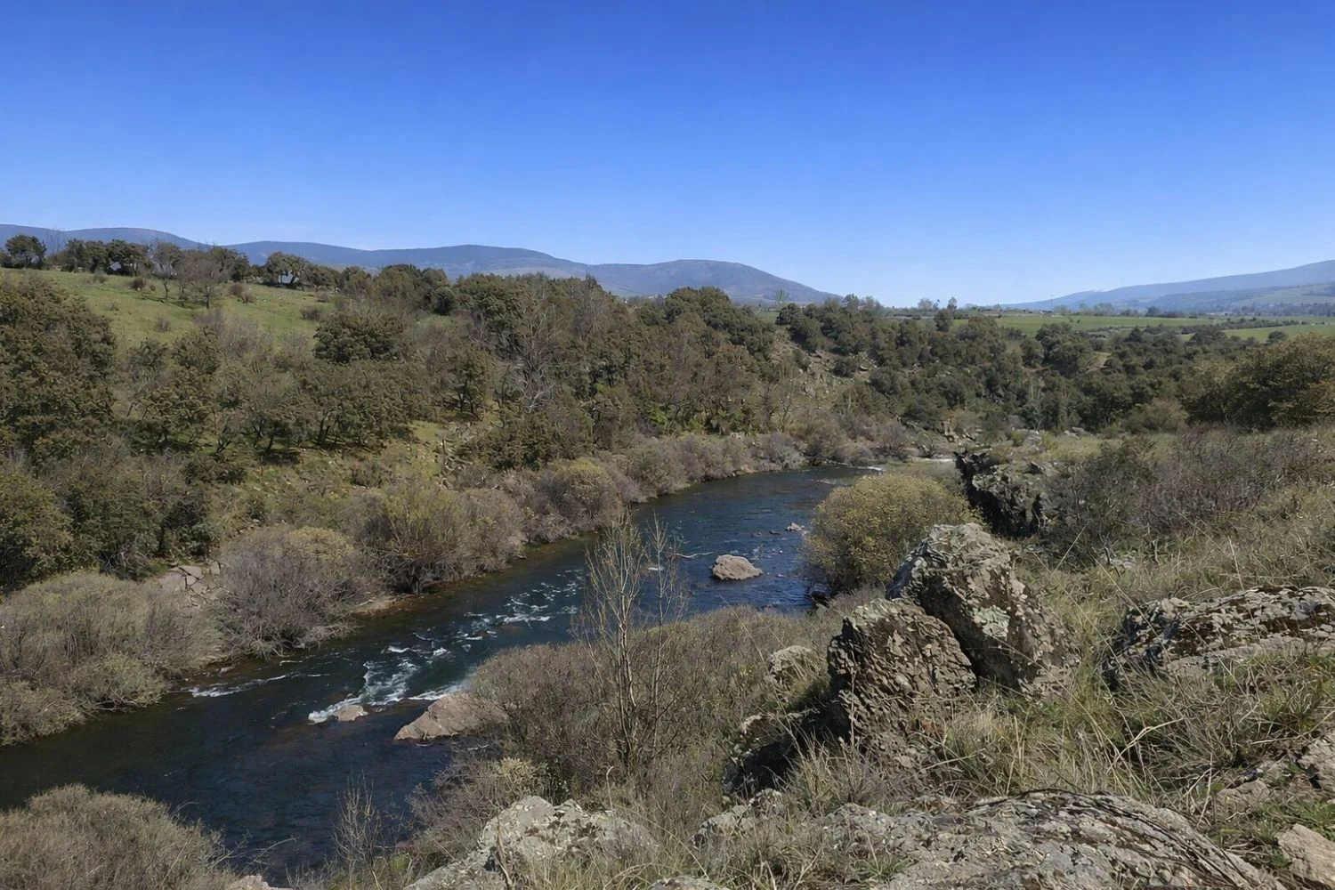 El pueblo amurallado cerca de Madrid que esconde un río apto para el baño en agosto El pueblo amurallado cerca de Madrid que esconde un río apto para el baño en agosto