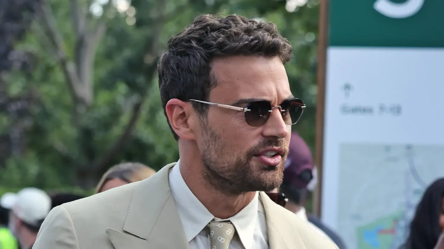 Netflix confirma la fecha exacta en la que vuelve una de las series más esperadas del año con Theo James Netflix confirma la fecha exacta en la que vuelve una de las series más esperadas del año con Theo James
