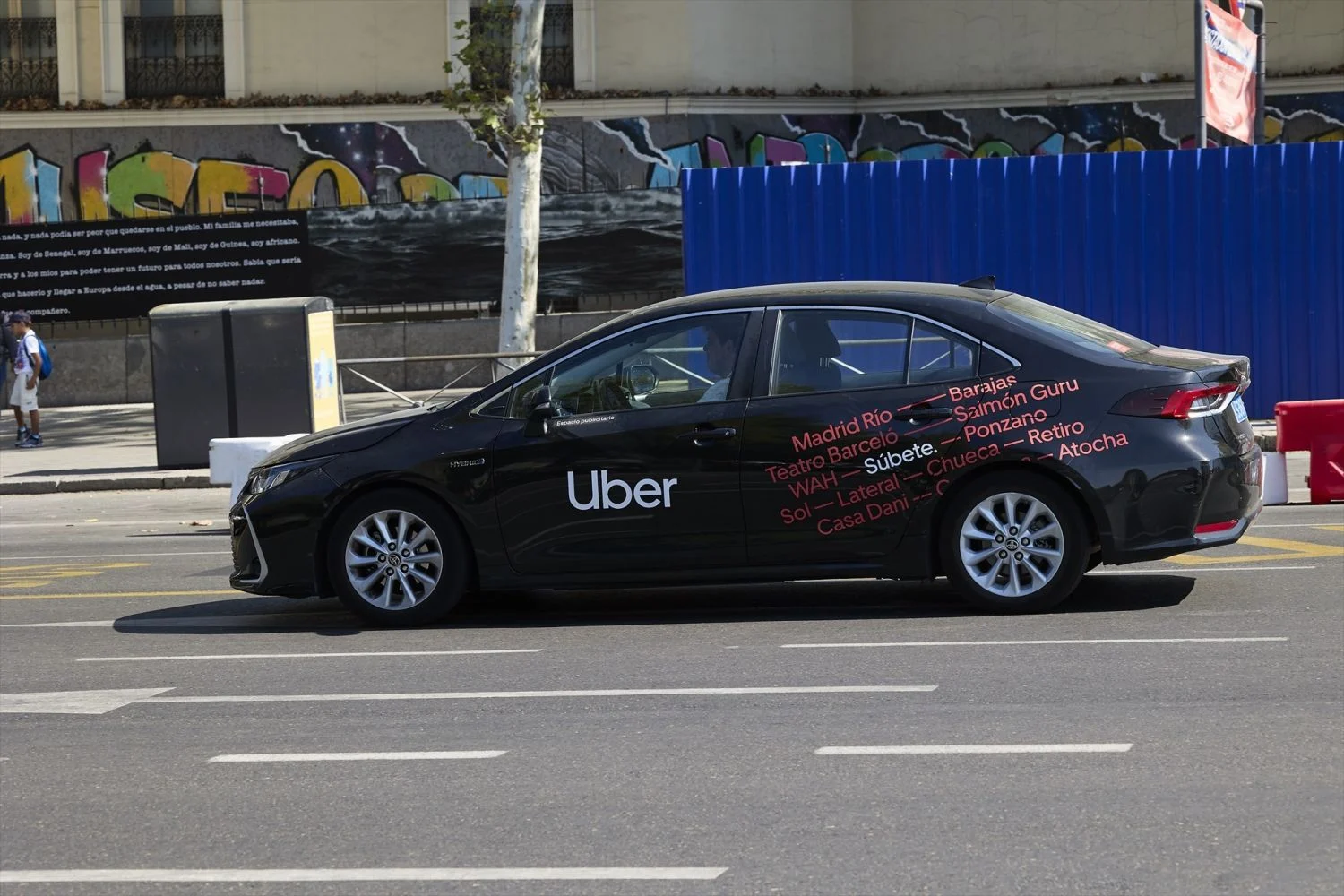 El ‘farol’ del coche autónomo en Madrid: Uber y Bolt prometen robotaxis sin haber pedido licencias a la DGT