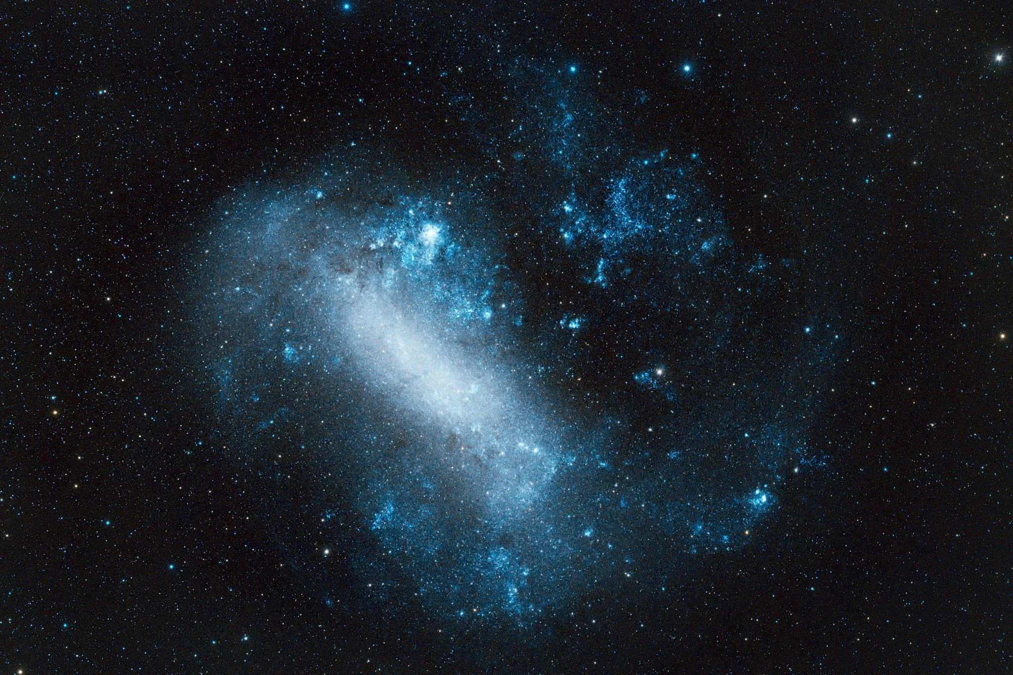 Un raro anillo de Einstein convierte dos galaxias en una sola imagen espectacular 1 Merca2 lente gravitacional