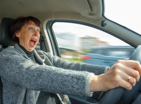 La DGT aclara la edad límite en la que cambiará la duración del carnet de conducir La DGT aclara la edad límite en la que cambiará la duración del carnet de conducir