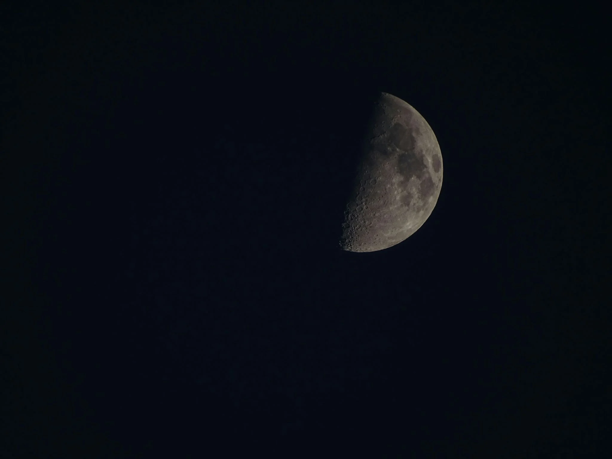 Un cohete de SpaceX impactó en la Luna: la NASA confirma energía equivalente a tres toneladas de explosivos 1 Merca2 impacto lunar