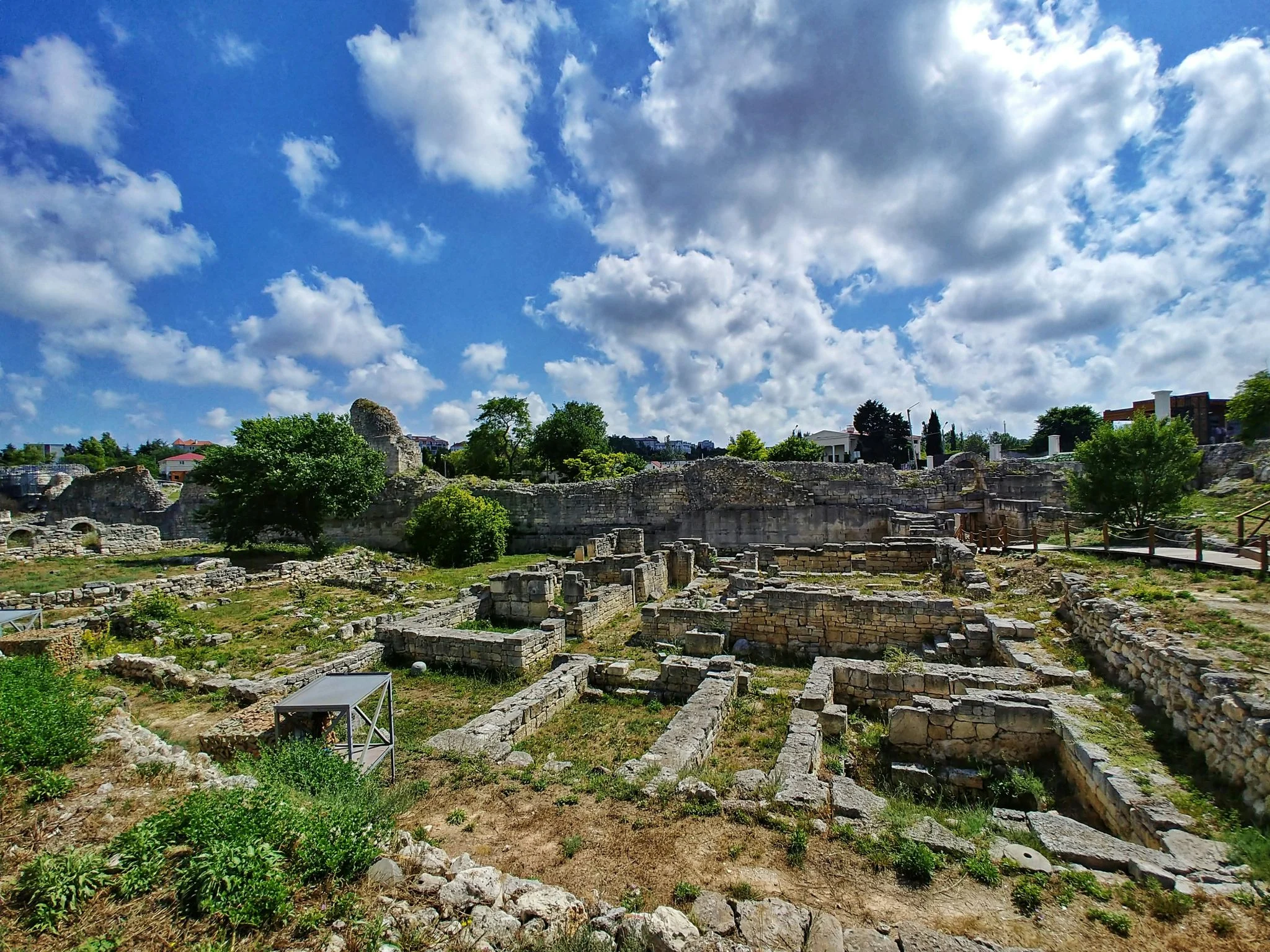 Hallan más de 1.000 dados romanos galorromanos en Francia: el mayor tesoro de juegos de mesa de la antigüedad 1 Merca2 arqueología dados galorromanos