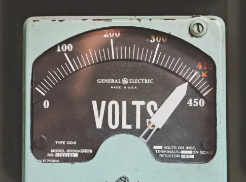 deficit-tarifa-electrica-cnmc-peajes-electricos-1 peajes eléctricos