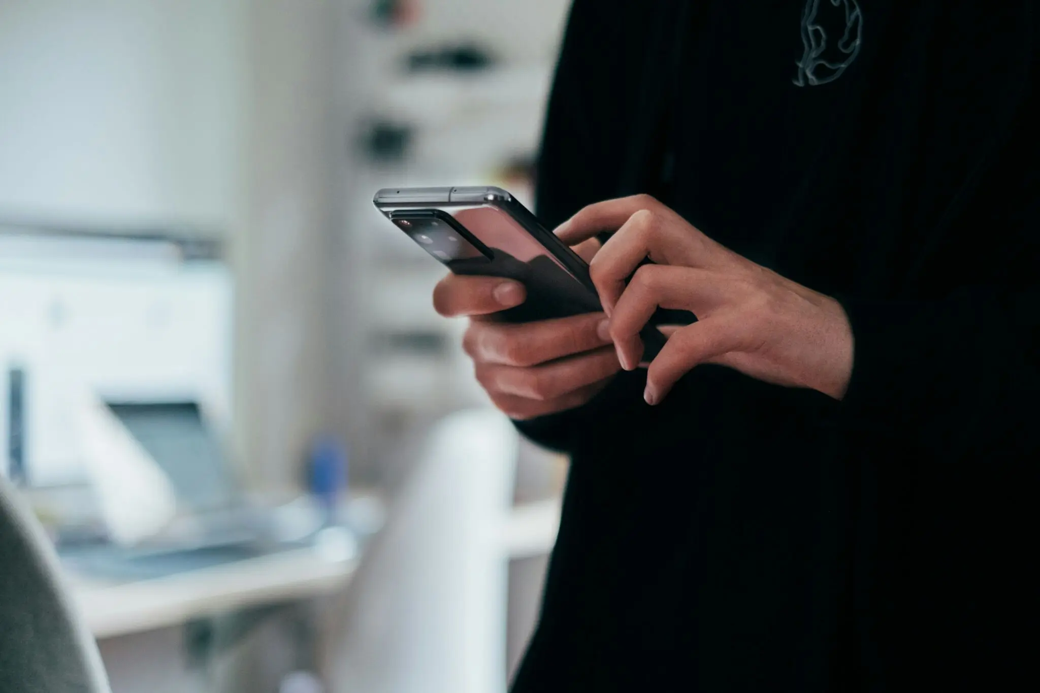 Dejar WhatsApp: los españoles que desafían a la economía de la atención