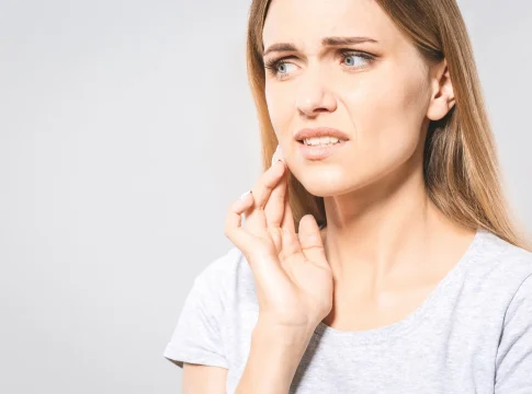La señal que envía tu boca cuando falta esta vitamina esencial en tu dieta La señal que envía tu boca cuando falta esta vitamina esencial en tu dieta