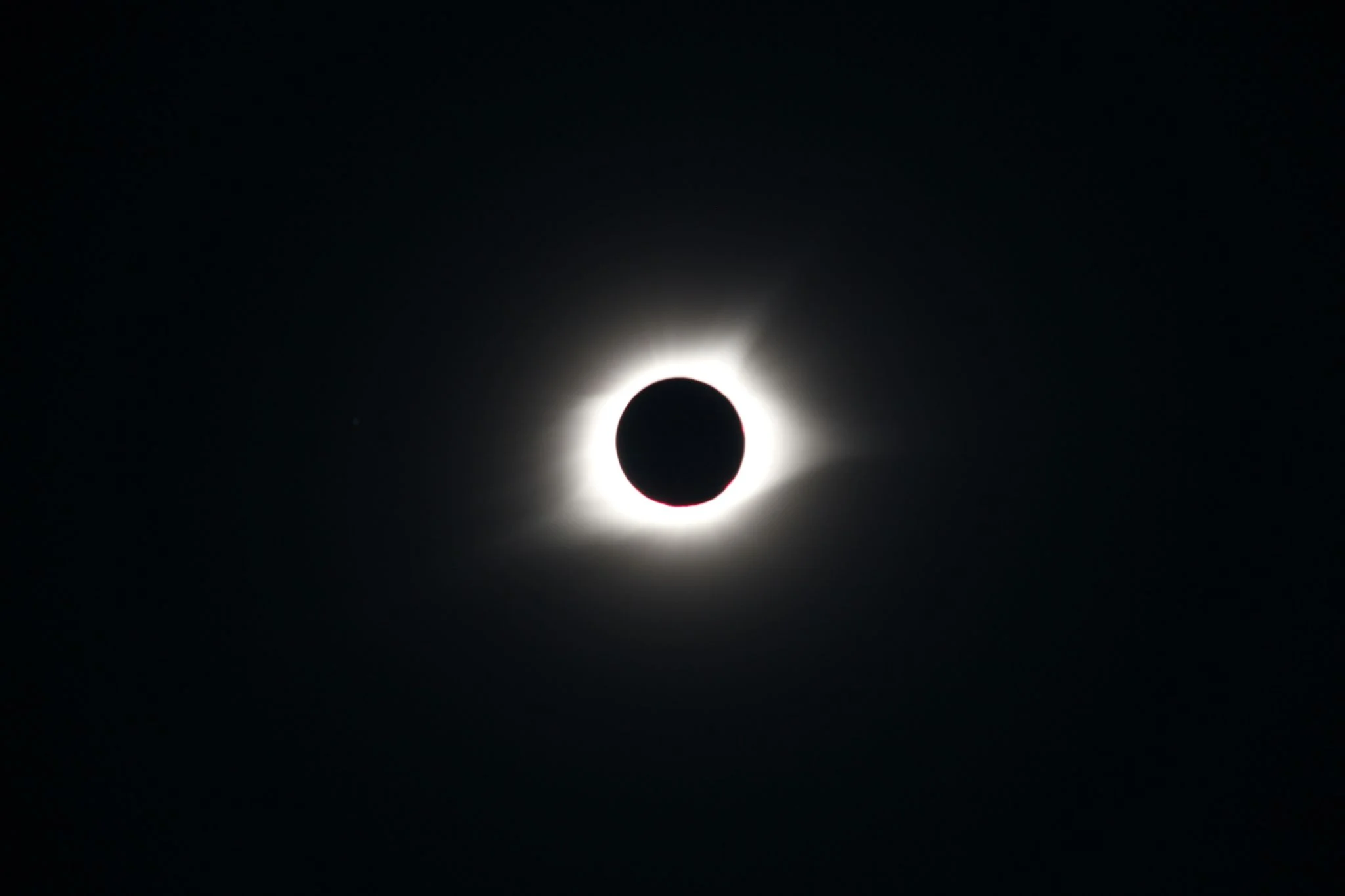 Eclipse solar adaptado a las personas ciegas: un dispositivo español traduce la luz en sonido para disfrutarlo 1 Merca2 eclipse 12 agosto 2026