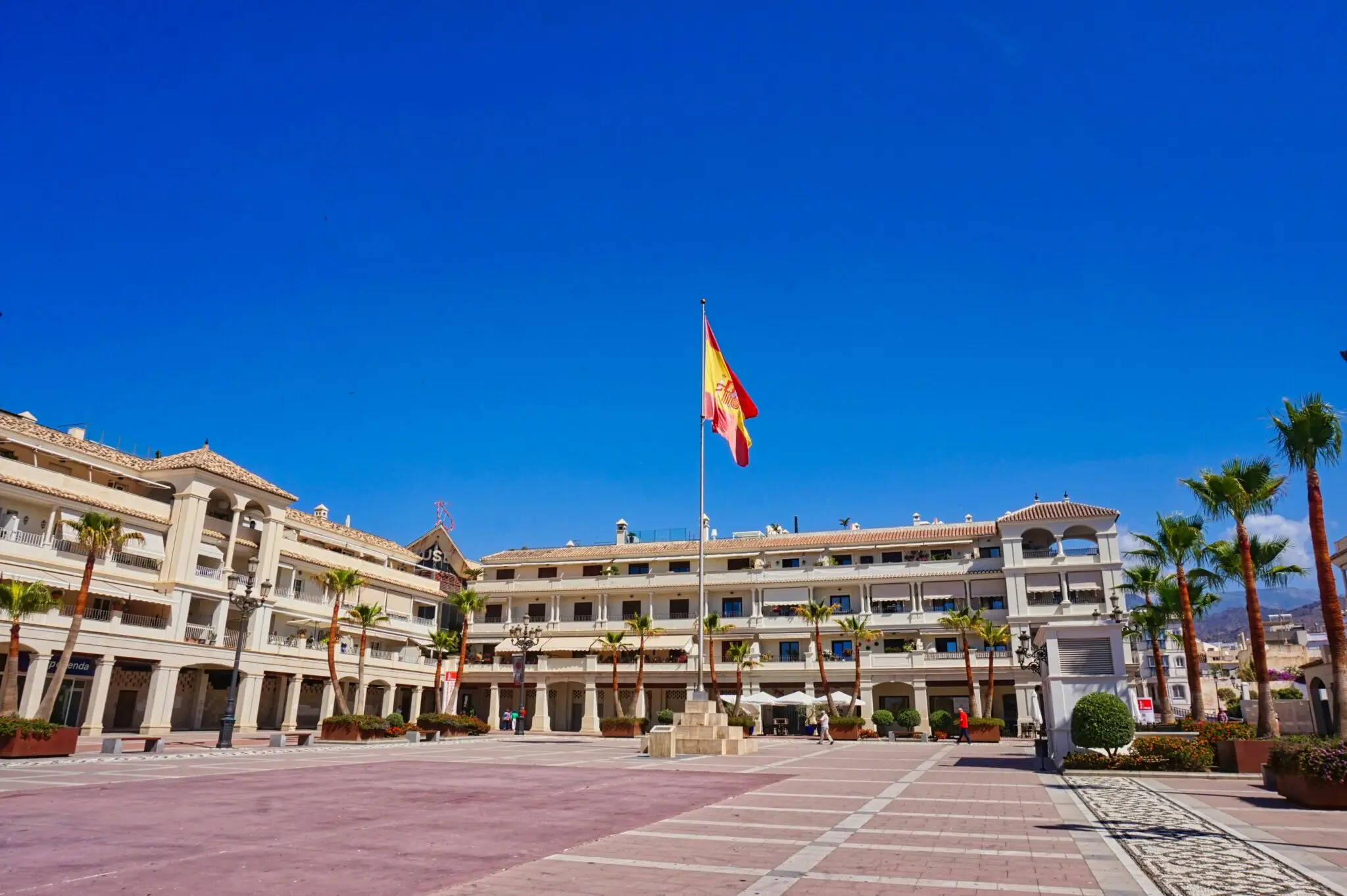 Oposiciones Policía Local Cádiz: 24 plazas y 35 de funcionariado con 17 de subalterno 1 Merca2 plazas funcionario Ayuntamiento Cádiz