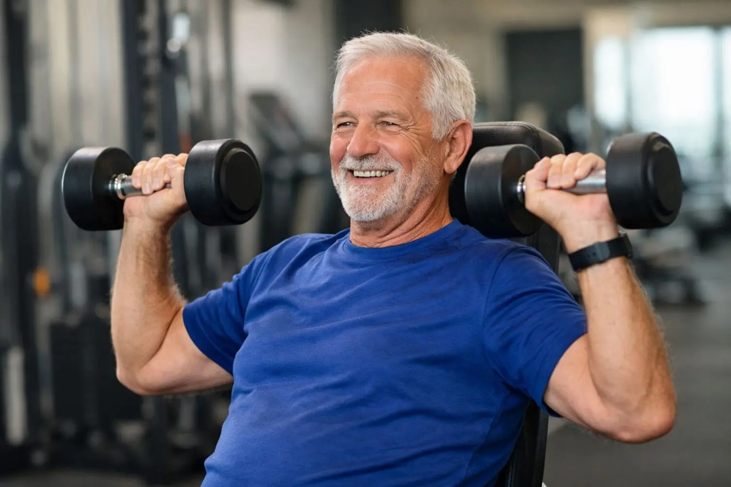 Cómo ajustar el peso para entrenar según tu edad: cargas orientativas de los 20 a los 70 años