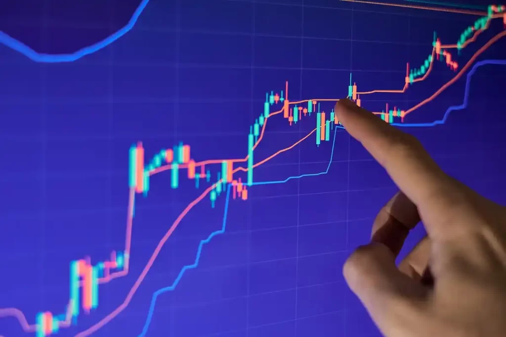 Divergencia en las bolsas europeas: el Ibex 35 y el Eurostoxx 50 intentan alcanzar máximos históricos mientras el CAC-40 se rezaga