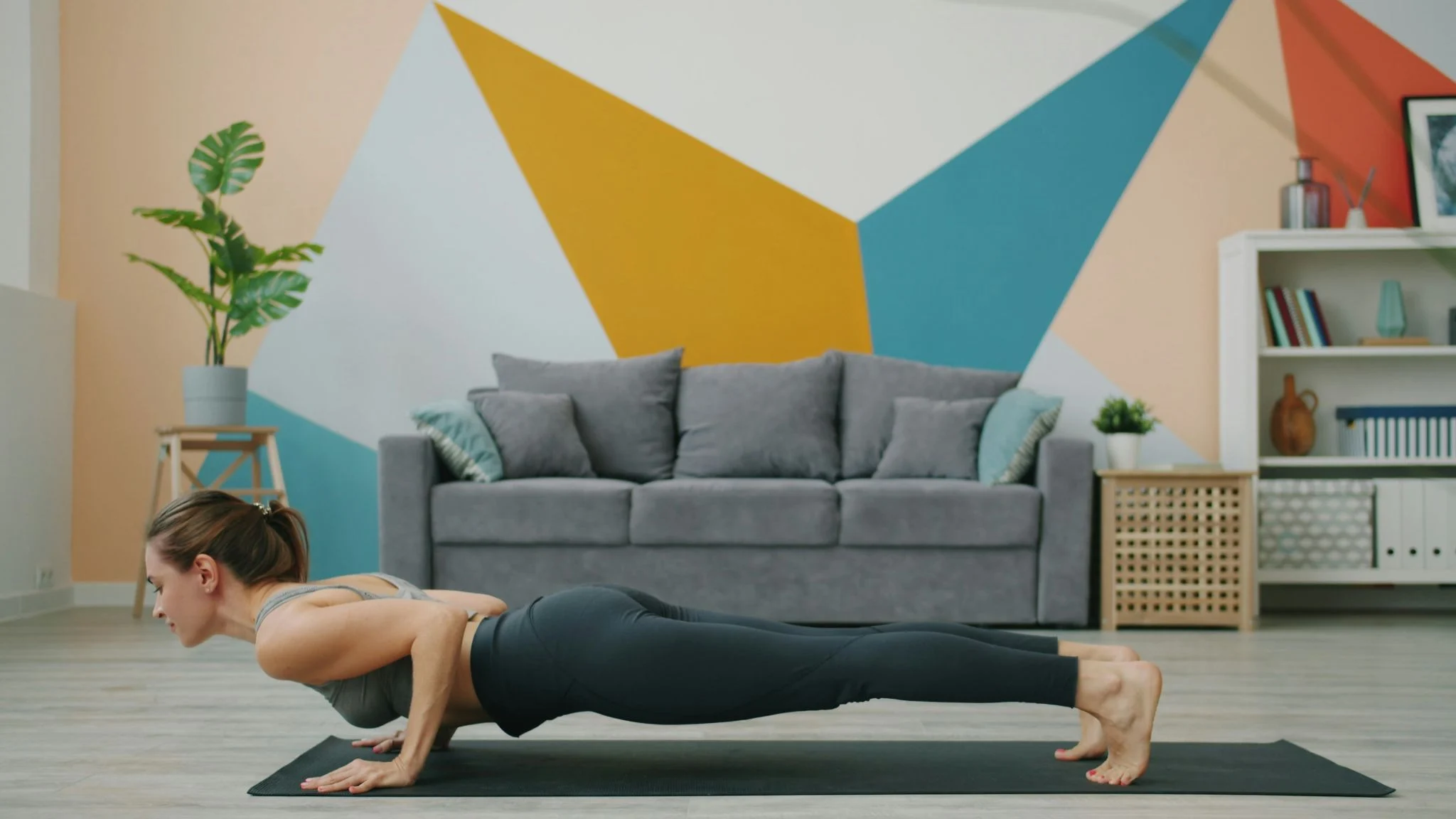 Rutina de fuerza sin equipamiento: 10 movimientos para fortalecer todo el cuerpo en casa 1 Merca2 ejercicios peso corporal