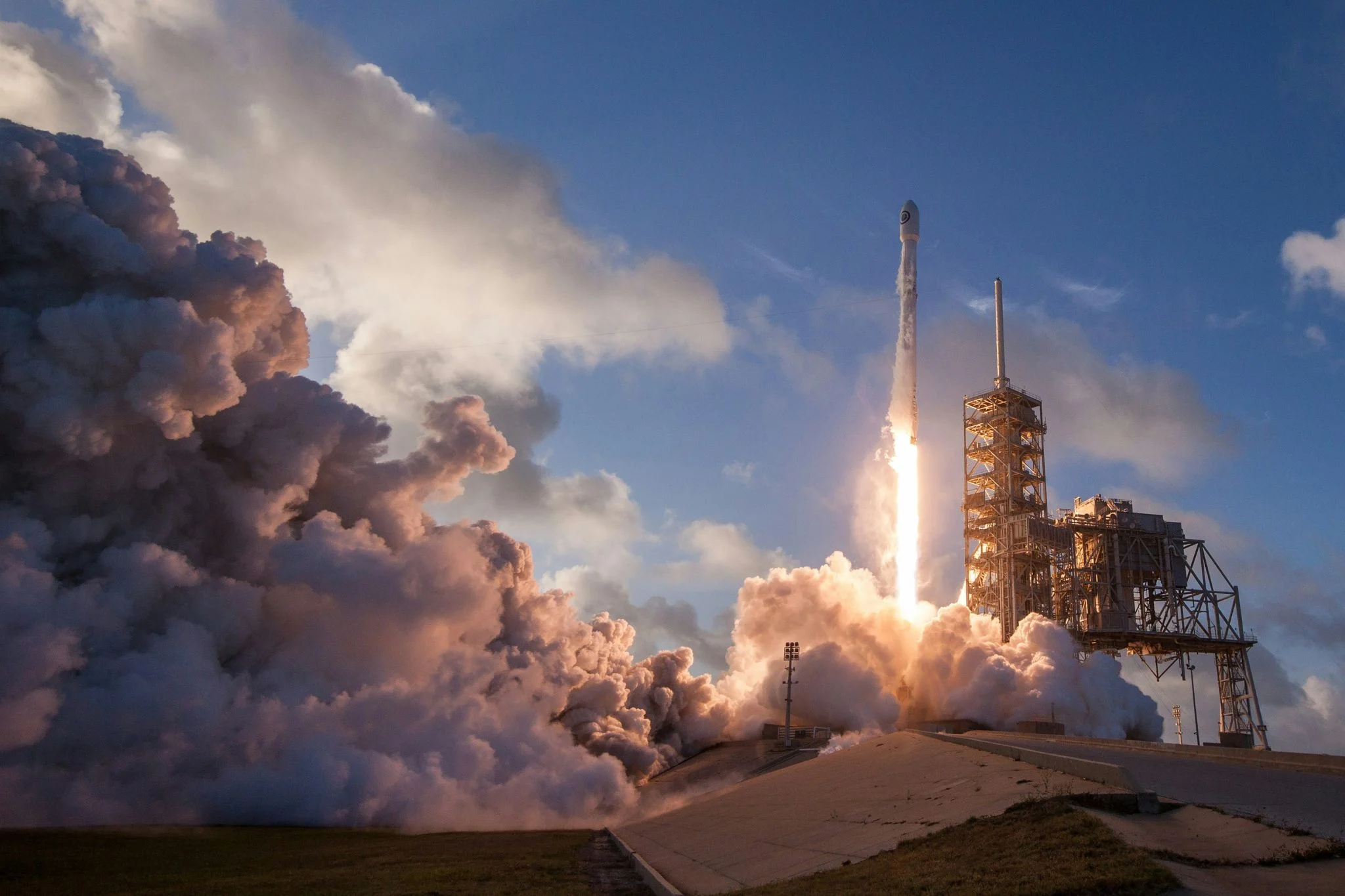 Reflect Orbital vende luz solar desde el espacio por 5.000 dólares la hora: qué enseña esta startup de satélites espejo 1 Merca2 vender luz solar desde el espacio