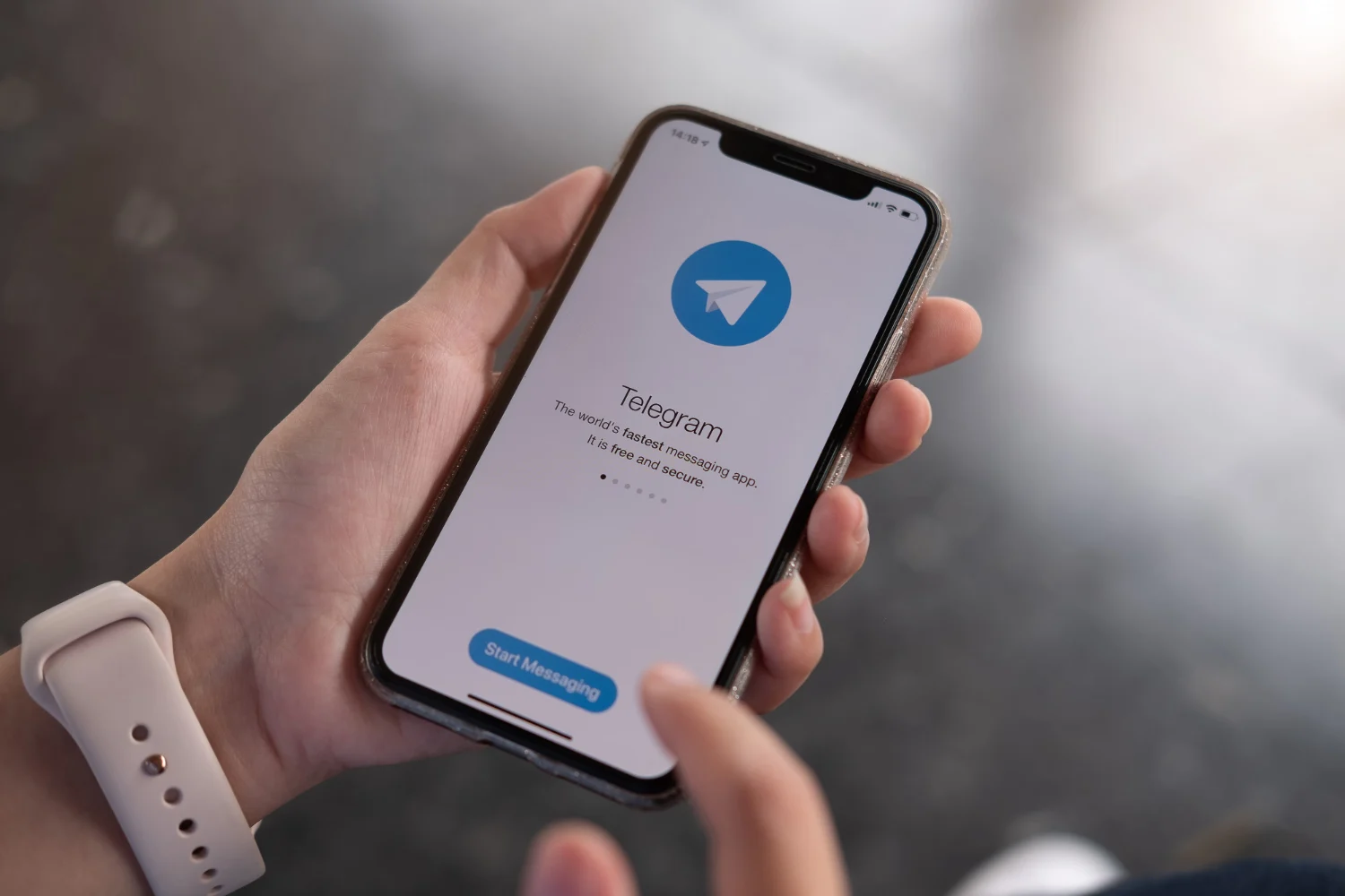 Telegram afuera del App Store por CSAM: Durov denuncia que un extorsionador lo plantó para tumbarla