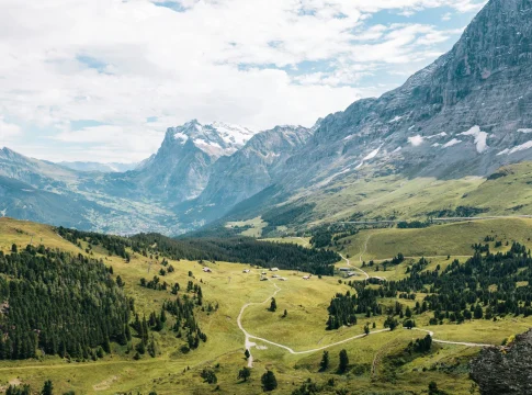 trabajar-en-suiza-ahorro-joven-espanol-portada trabajar en Suiza