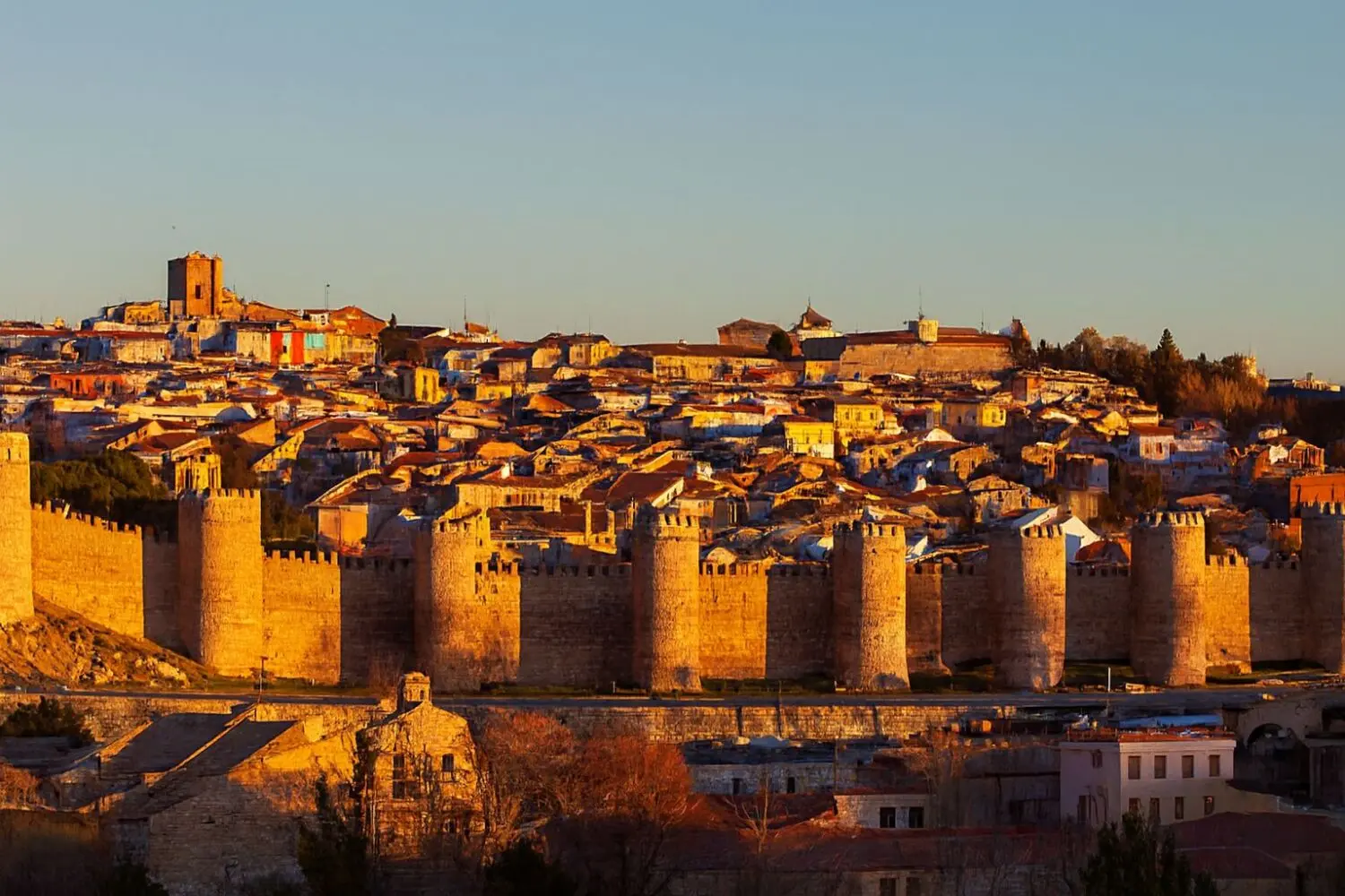 Ávila a 90 minutos de Madrid: billete de tren desde 15 euros para escapar este septiembre Ávila a 90 minutos de Madrid: billete de tren desde 15 euros para escapar este septiembre
