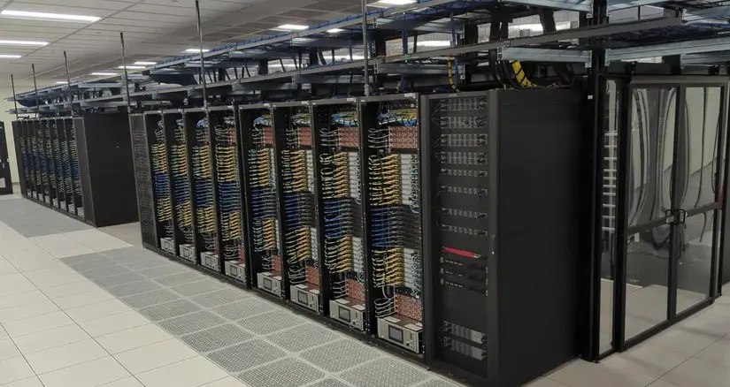 La IA cambia de cuello de botella: ya no faltan chips, faltan electricidad, memoria y centros de datos 1 Merca2 Imagen: Centro de datos de Coreweave