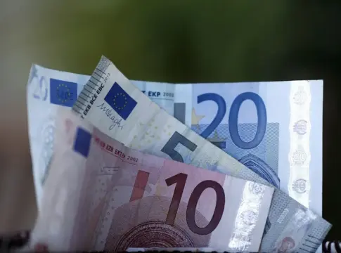 El ahorro de los españoles es menor al de otros europeos El ahorro de los españoles es menor al de otros europeos