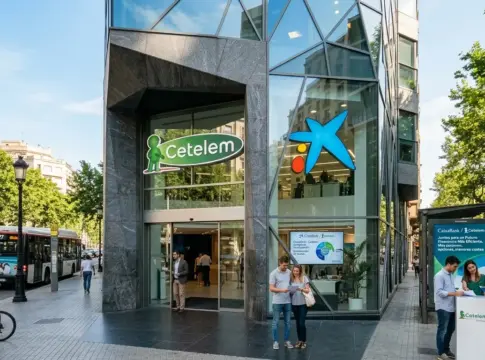 CaixaBank puede quedarse con Cetelem y apretar el mercado del crédito CaixaBank puede quedarse con Cetelem y apretar el mercado del crédito
