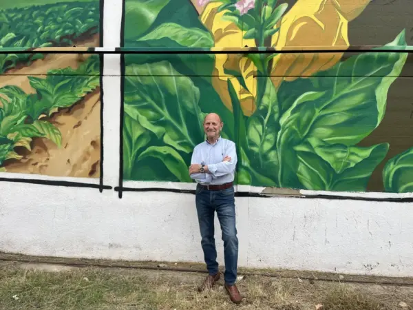 Así es el campo que mueve el 98% del tabaco español: de las tierras de Extremadura a las fábricas de Philip Morris 5 Merca2 Antonio Sánchez Díaz, alcalde de Losar de la Vera