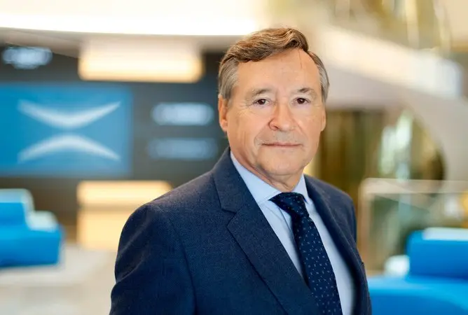 Indra eleva su potencial en defensa, pero AlphaValue advierte de que la acción ya cotiza cara 2 Merca2 Ángel Simón, presidente de Indra.