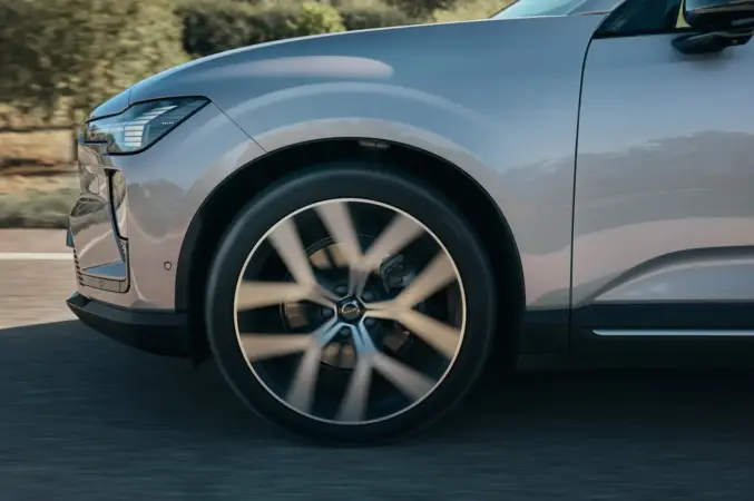 Volvo EX60: el SUV eléctrico que promete cambiarlo todo (y hasta 810 km de un tirón) 8 Merca2 Neumáticos Volvo EX60